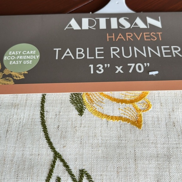 Artisan Harvest Table Runner,embroidered pumpkins/flowers, 90% poly,10% linen - Picture 2 of 10